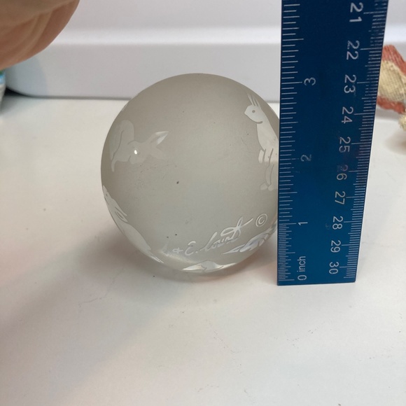 1993 Arthur Court Etched Frosted Glass Bunny Rabbit Paperweight - Picture 7 of 7